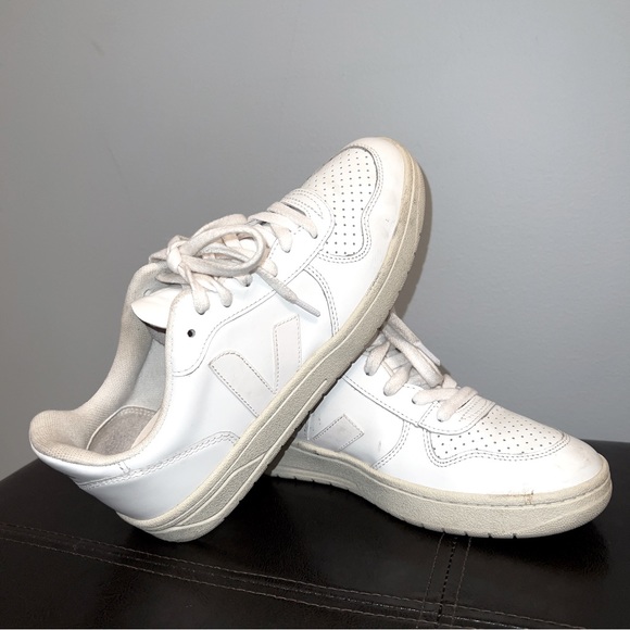 Veja V-10 Low-Top Sneakers in Extra White - Picture 4 of 7